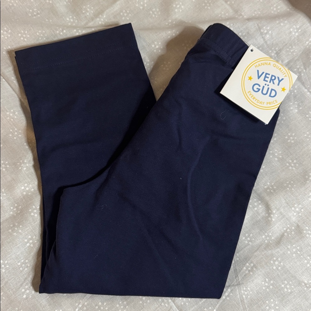 NWT, Hanna Andersson Girls Capri Leggings
Navy, Size 130